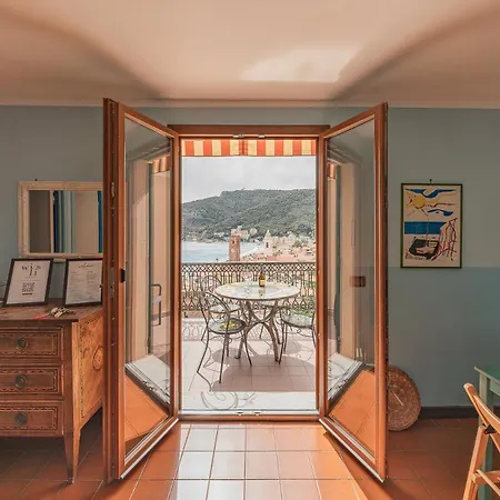 Historic Castle 2 - Sea View & Terrace Apartman *