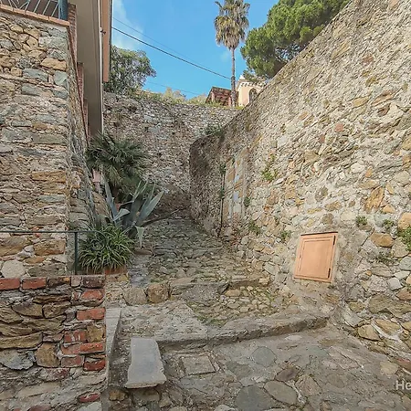 Historic Castle 2 - Sea View & Terrace Apartment