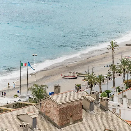 Historic Castle 2 - Sea View & Terrace Apartment *